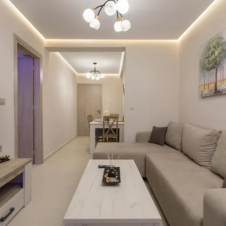 Evia's - New In Town! Apartment