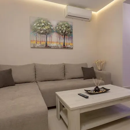Apartment Evia's - New In Town!