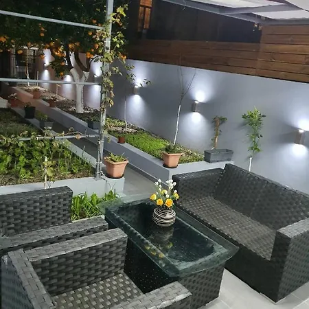 Evia's - New In Town! Apartment *