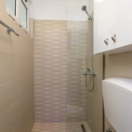 Evia's - New In Town! Apartment *